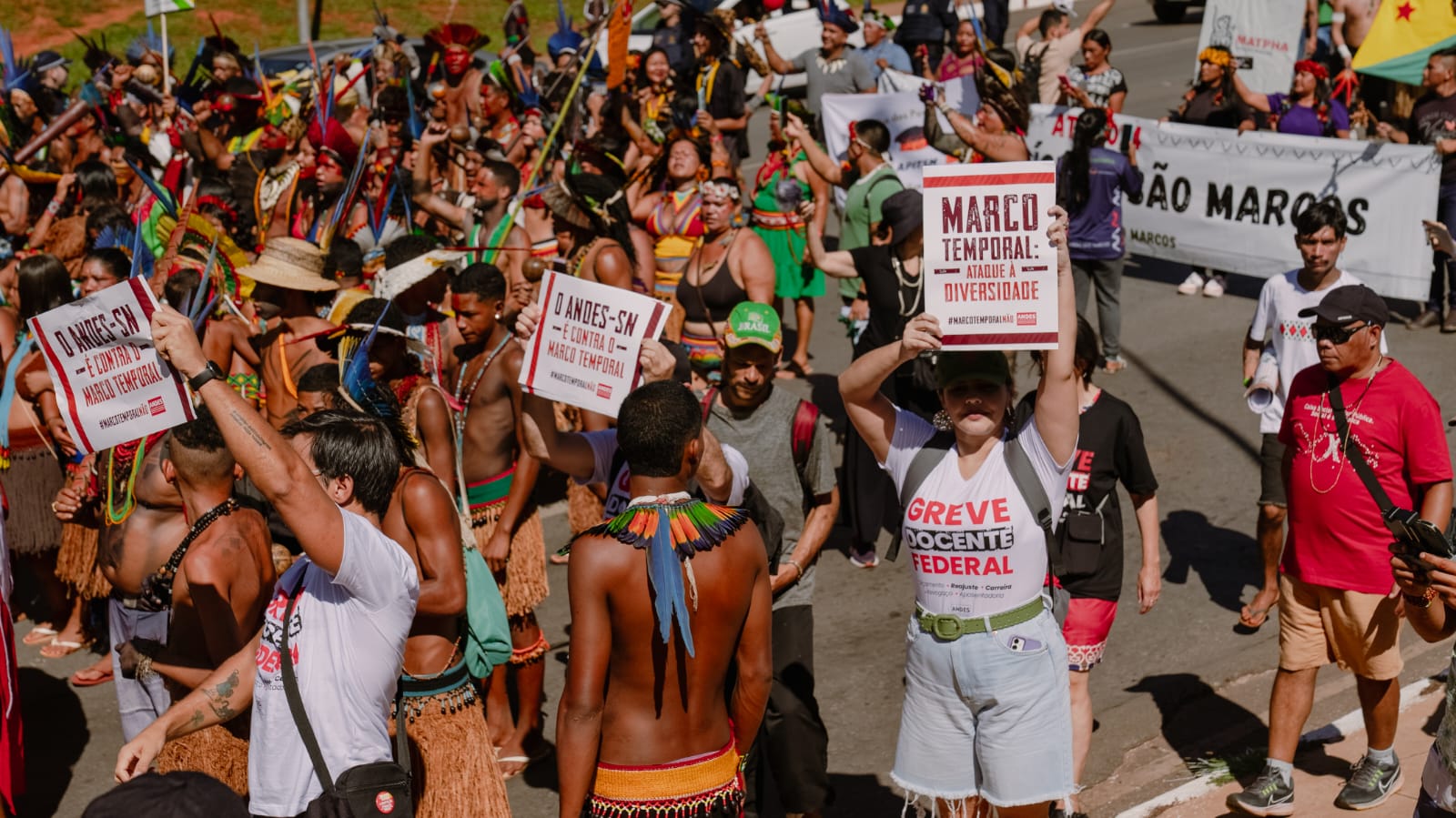 GREVE DA EDUCAÇÃO – ADUFC presente em mais uma semana de mobilização em Brasília e em marcha nacional do povo indígena