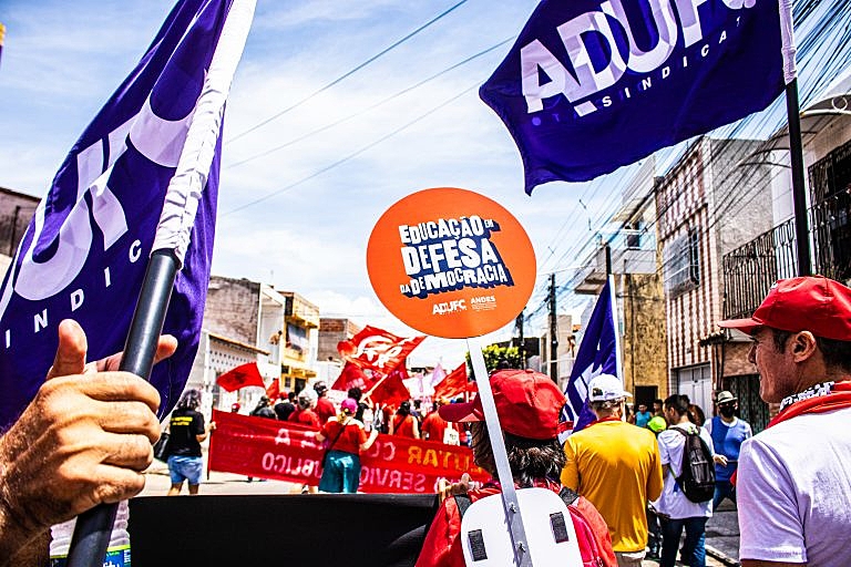 JUSTIÇA — UFC publica direito de resposta da Prof.ª Helena Martins e da ADUFC à nota da Reitoria de abril de 2022