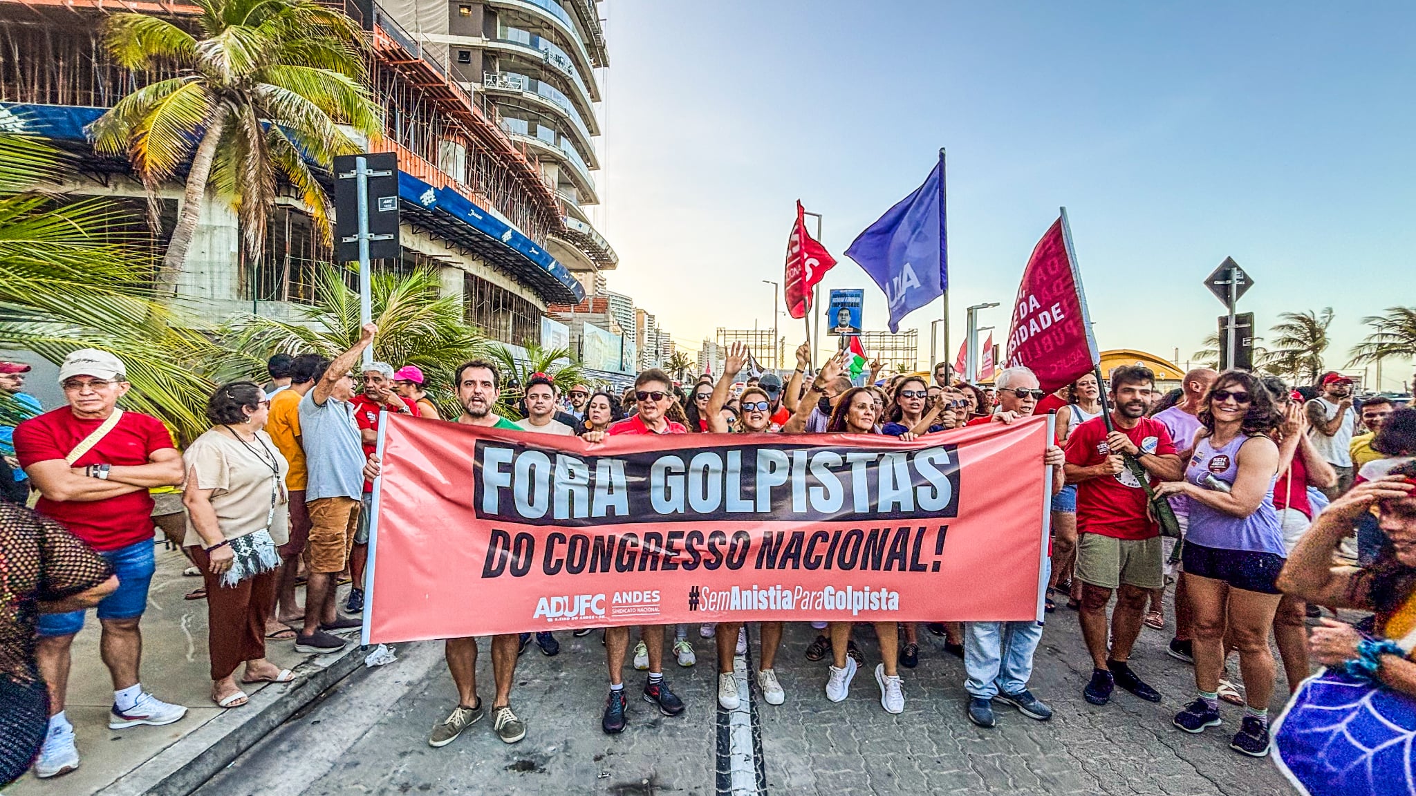 SEM ANISTIA PARA GOLPISTAS – ADUFC participa de ato contra PL da Dosimetria