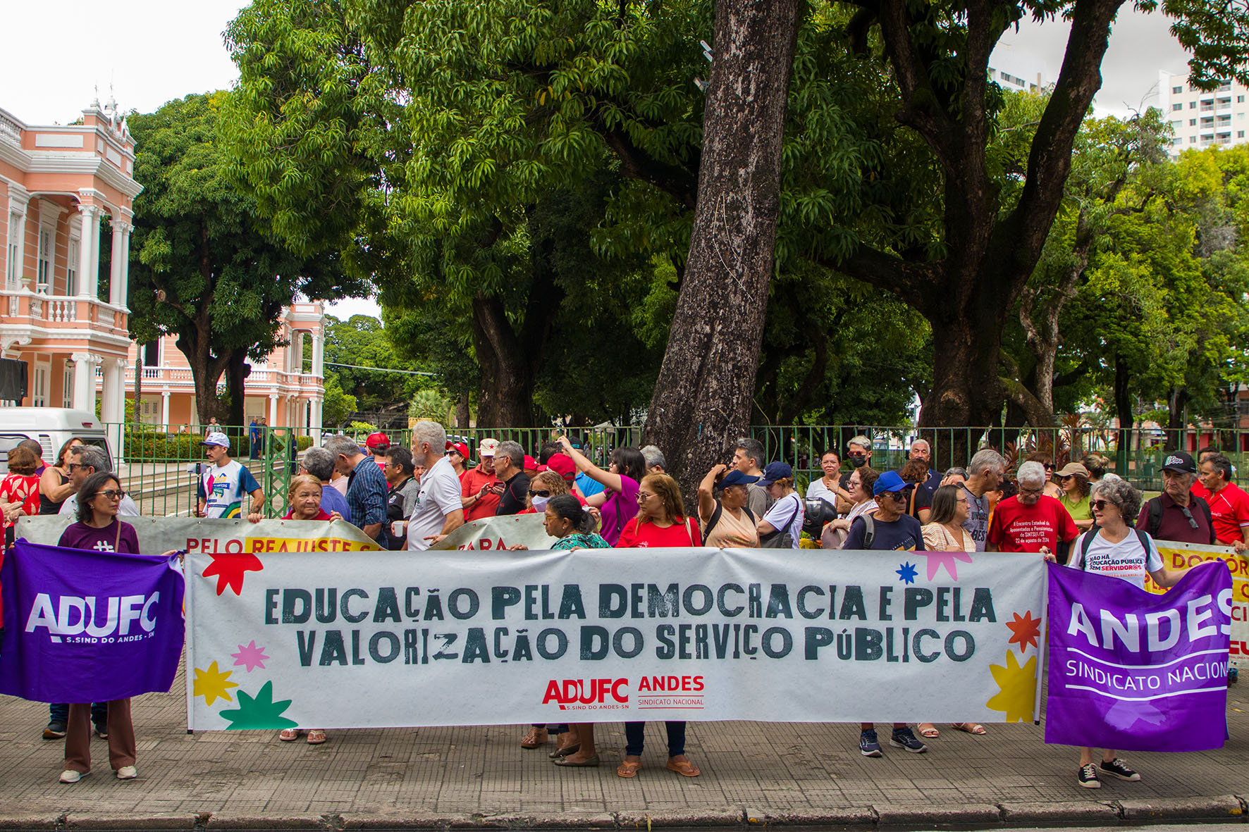 CONQUISTAS DA GREVE — Segunda etapa da recomposição salarial docente será paga em abril de 2026
