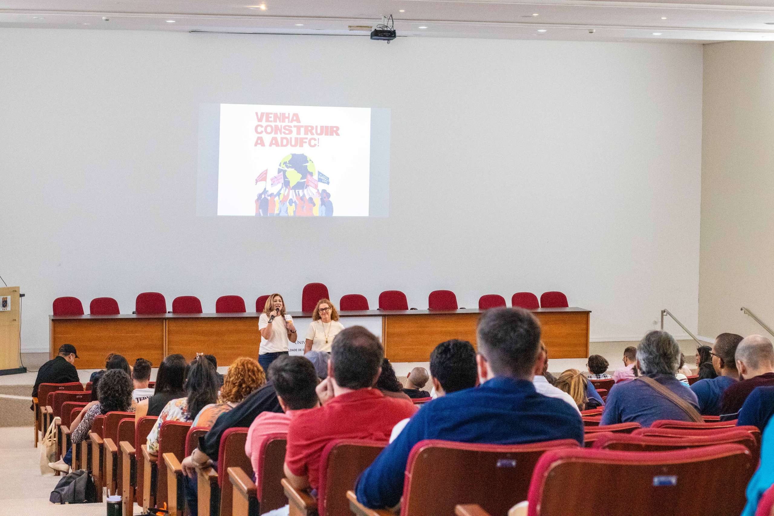BOAS-VINDAS — ADUFC marca presença no Seminário de Ambientação e Boas-Vindas da UFC voltado aos/às 174 novos/as servidores/as